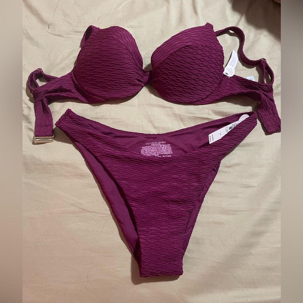 Women's maroon Textured Bikini Set removable pads.   Underwire 34D